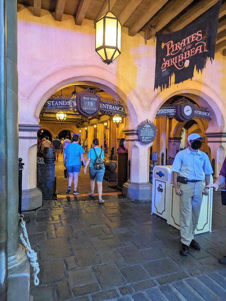 Pirates of the Caribbean attraction entrance with posted wait time of 15 minutes during MNSSHP