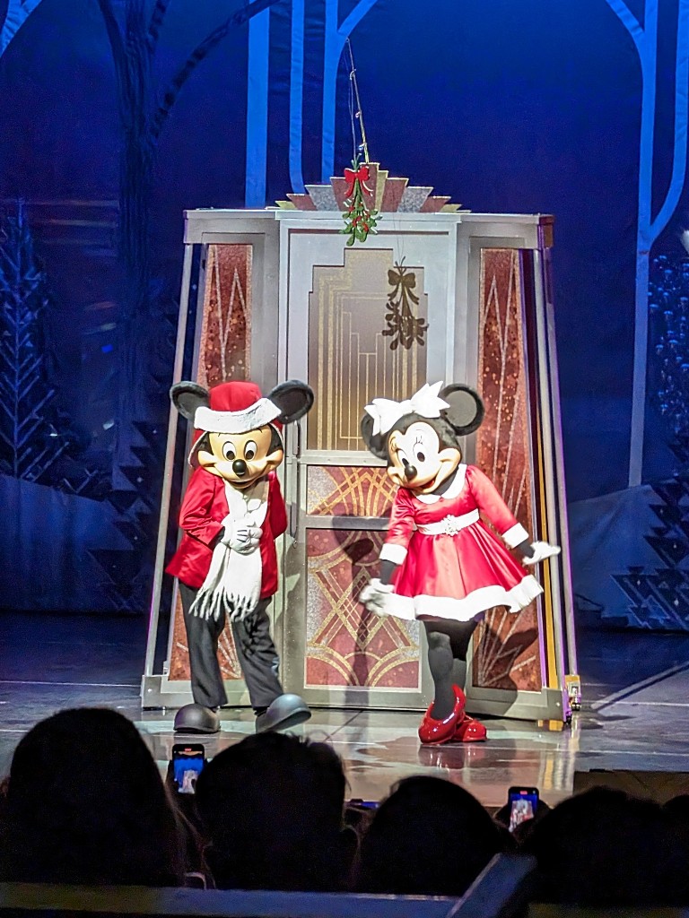 Mickey and Minnie sing beneath mistletoe during the Disney Holidays in Hollywood show